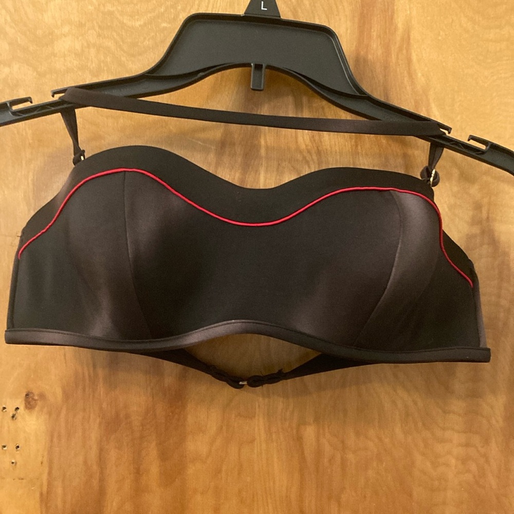 Elegant Black and Red Women's Strapless Bra